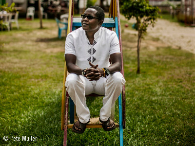 Pepe Julian Onziema, activista LGBTI posa en Kampala