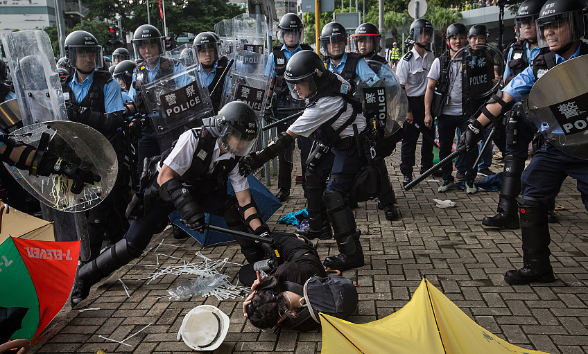 Uso excesivo de la fuerza por parte de la policía contra manifestantes en Hong Kong. © Jimmy Lam @everydayaphoto Uso excesivo de la fuerza por parte de la policía contra manifestantes en Hong Kong. © Jimmy Lam @everydayaphot