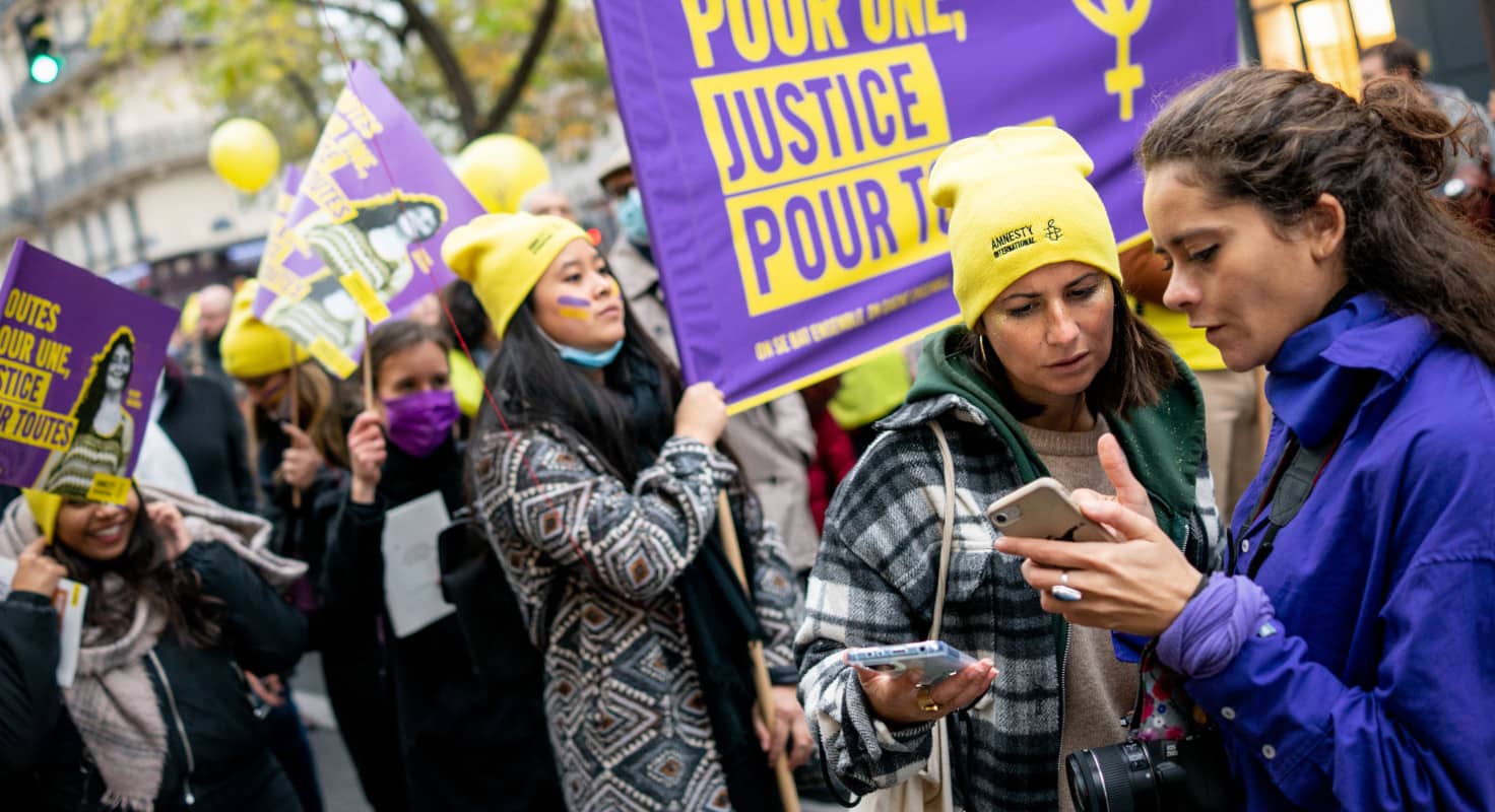 Mujeres participando en una manifestación