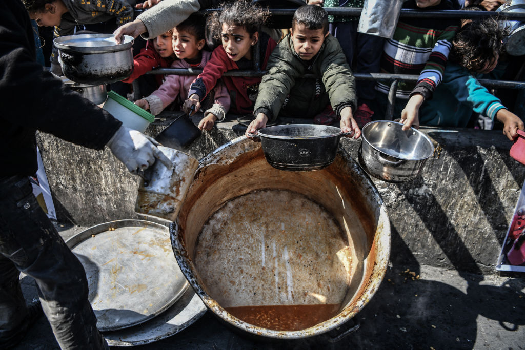 El hambre se ha convertido en un arma de guerra en Gaza, con miles de palestinos con problemas para comer.