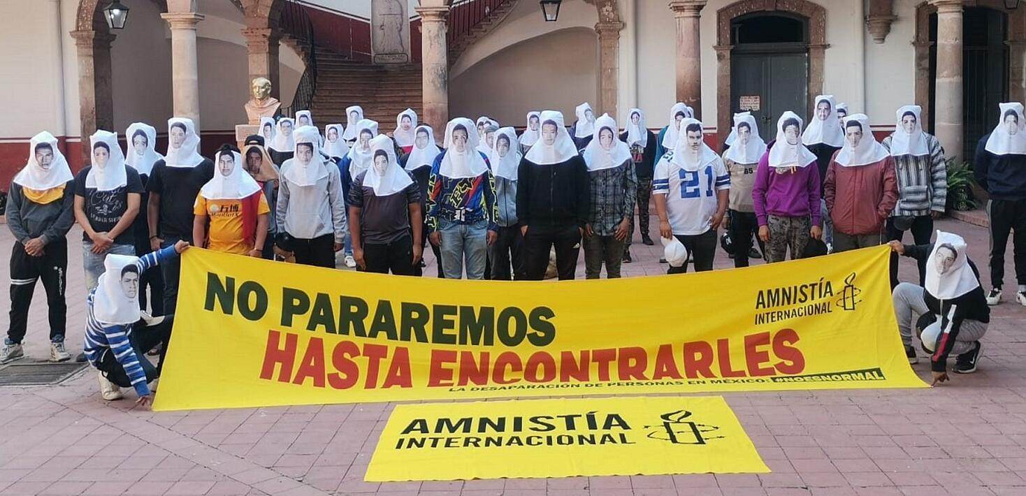 Manifestación de Amnistía Internacional por los estudiantes desaparecidos 