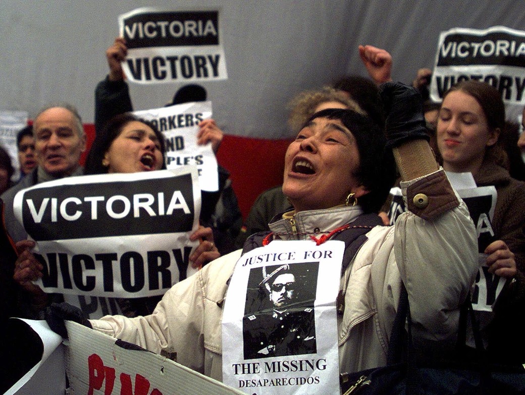 Manifestantes contra Pinochet en Londres.