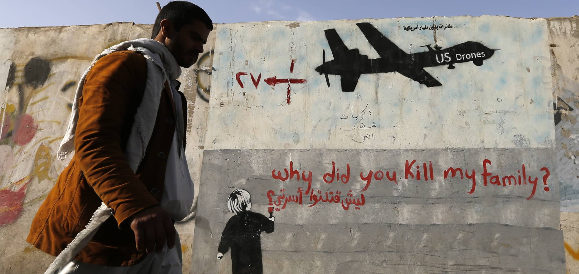 Grafiti que denuncia ataques estadounidenses con drones en Yemen