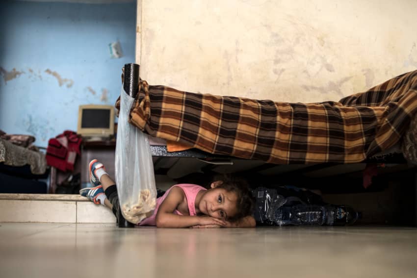Niña palestina con asma refugiada en el campo de Aida, símbolo de la vida bajo ocupación, desplazamiento y crisis sanitaria en los territorios palestinos.