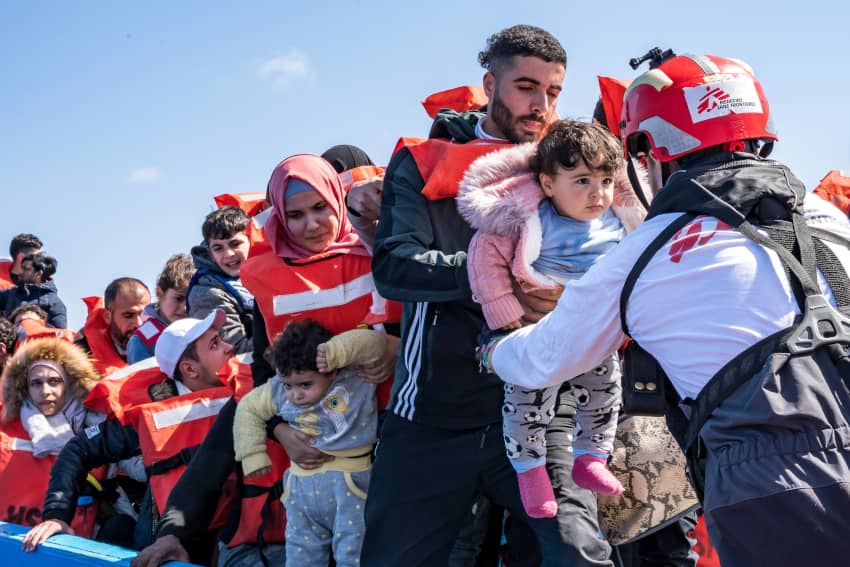Rescate a menores y familias refugiadas en el Mediterráneo central a bordo del barco Geo Barents