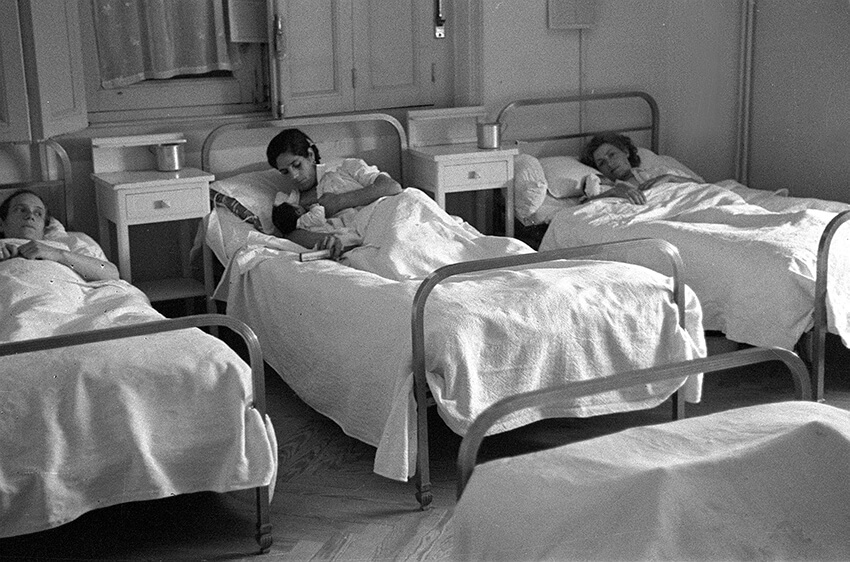 Foto del 6 de agosto de 1940. Imagen del Auxilio Social. En la foto, habitación de uno de los centros de maternidad.
