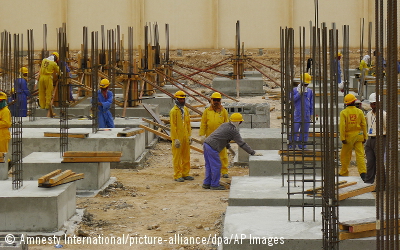 Trabajadores migrantes en una construcción en Doha, Qatar