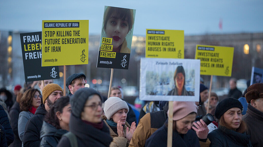 Activistas de AI protestando contra la pena de muerte en Irán