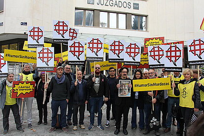 Acto en defensa de la libertad de expresión con Darío Adanti (editor Mongolia), humoristas gráficos y activistas de Amnistía Internacional en...