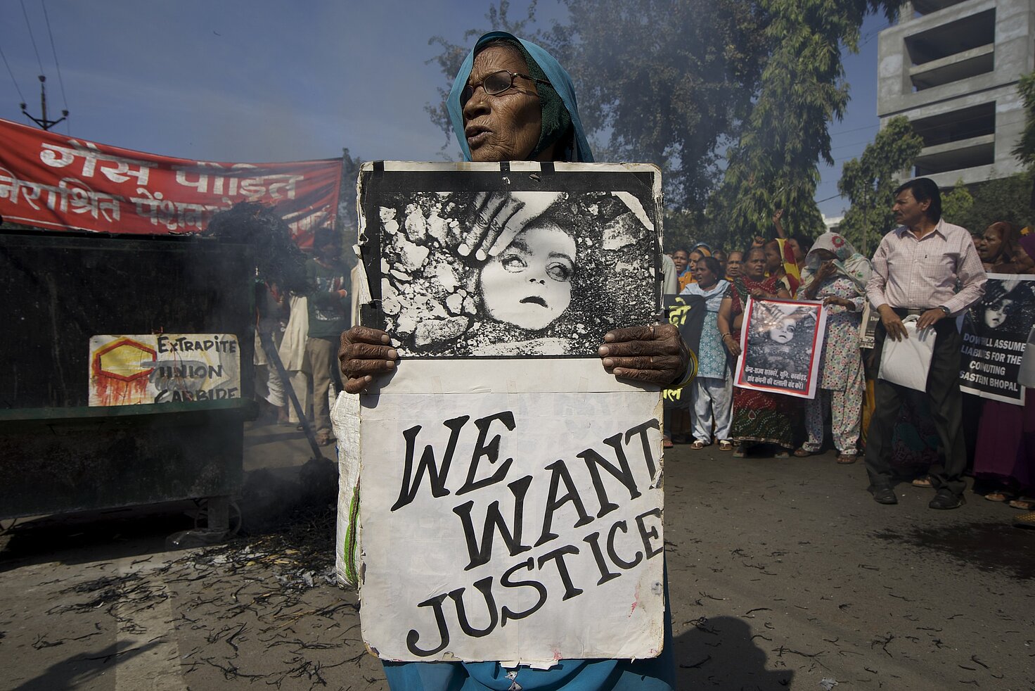 Manifestaciones en el 30 aniversario del escape de gas tóxico en Bhopal, La India. 