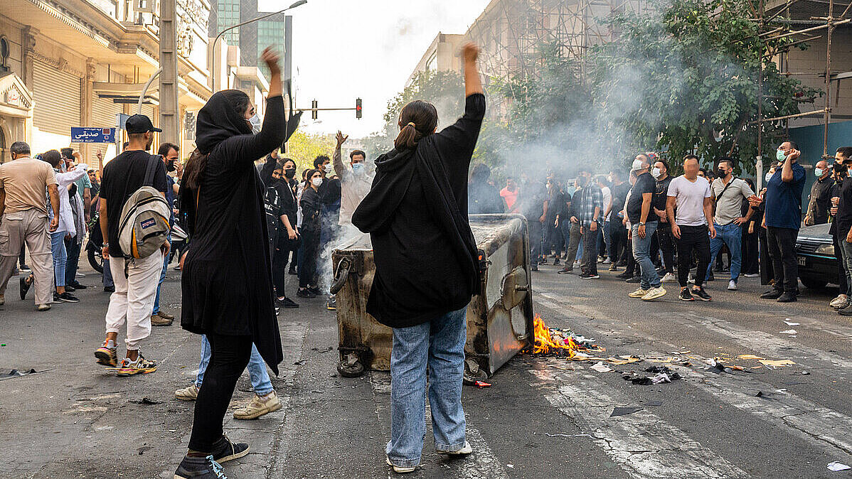 Mujeres en una manifestación en Teherán tras la muerte de Mahsa Amini