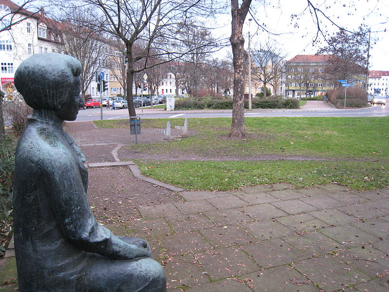 Monumento a Rosa Luxemburg en Erfurt (Alemaña) (dominio público).