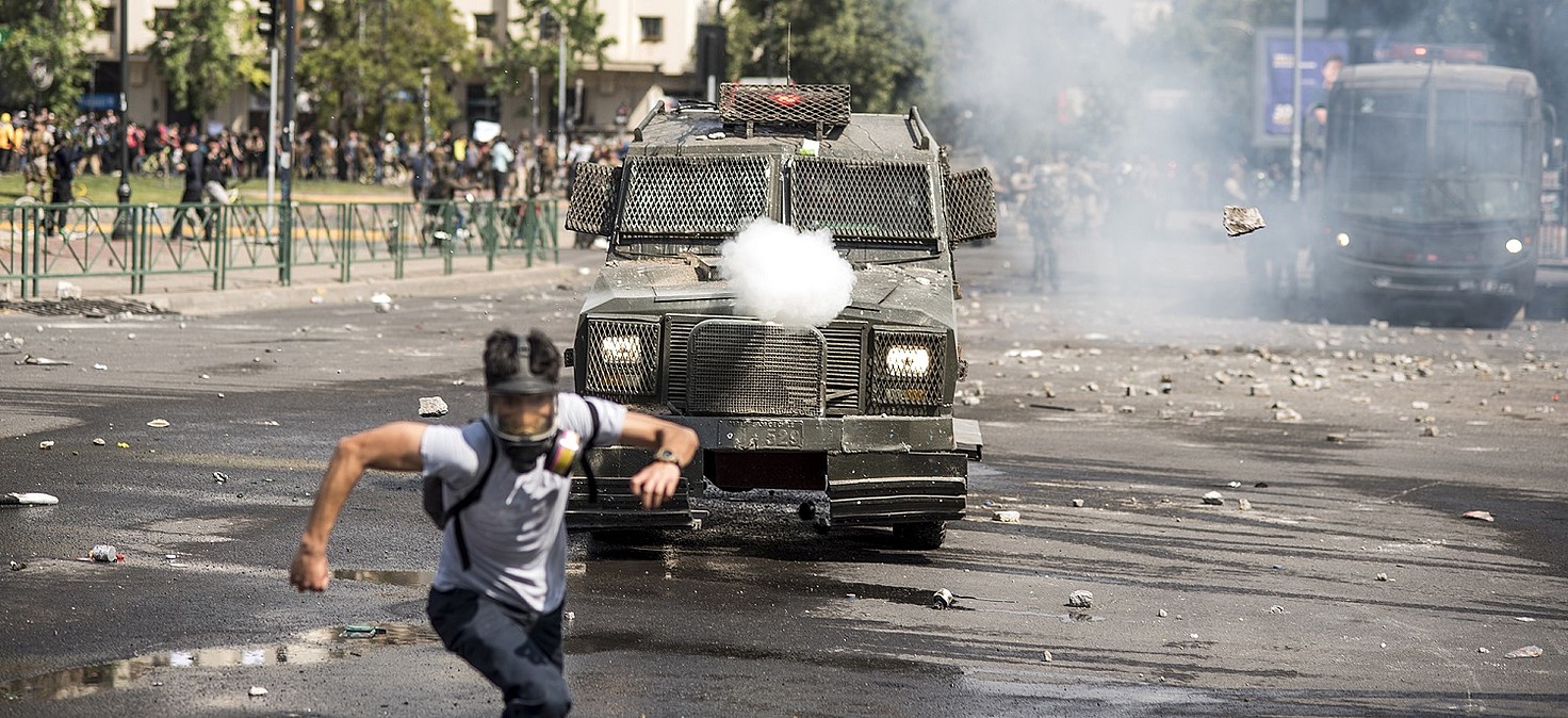 El gobierno chileno ha respondido a las protestas masivas sacando el ejército a la calle
