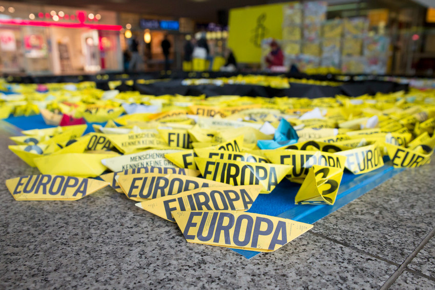 Acto de Amnistía Internacional pidiendo soluciones a los gobiernos de la Unión Europea. 