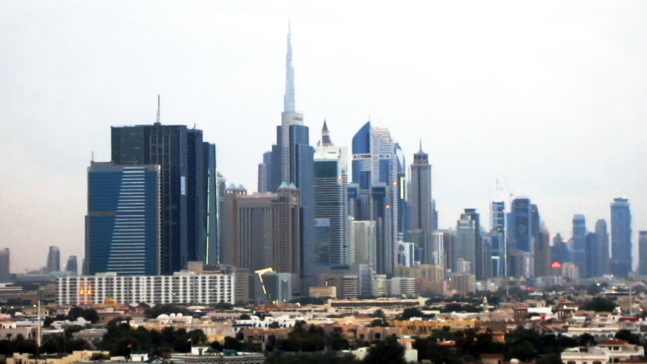 La torre Burj Khalifa y otros rascacielos en Emiratos Árabes Unidos