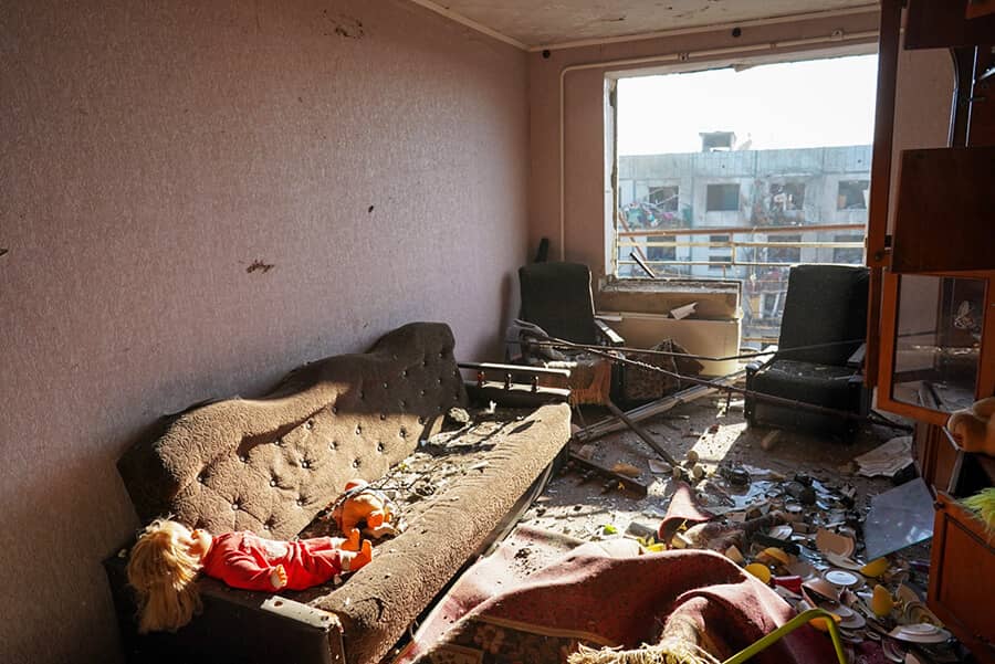Interior de un apartamento destruido por un ataque ruso