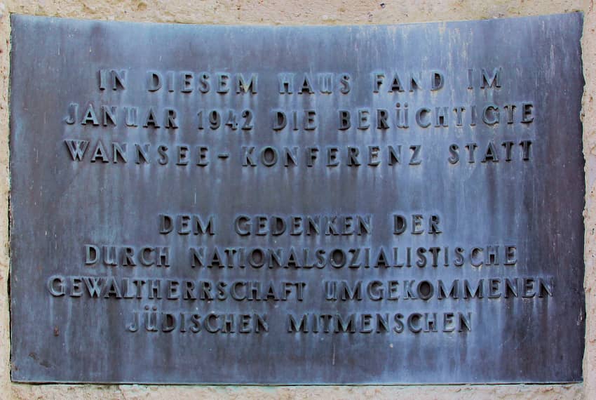 Placa conmemorativa de la Conferencia de Wannsee donde se fraguó la "Solución final" para exterminar al pueblo judío