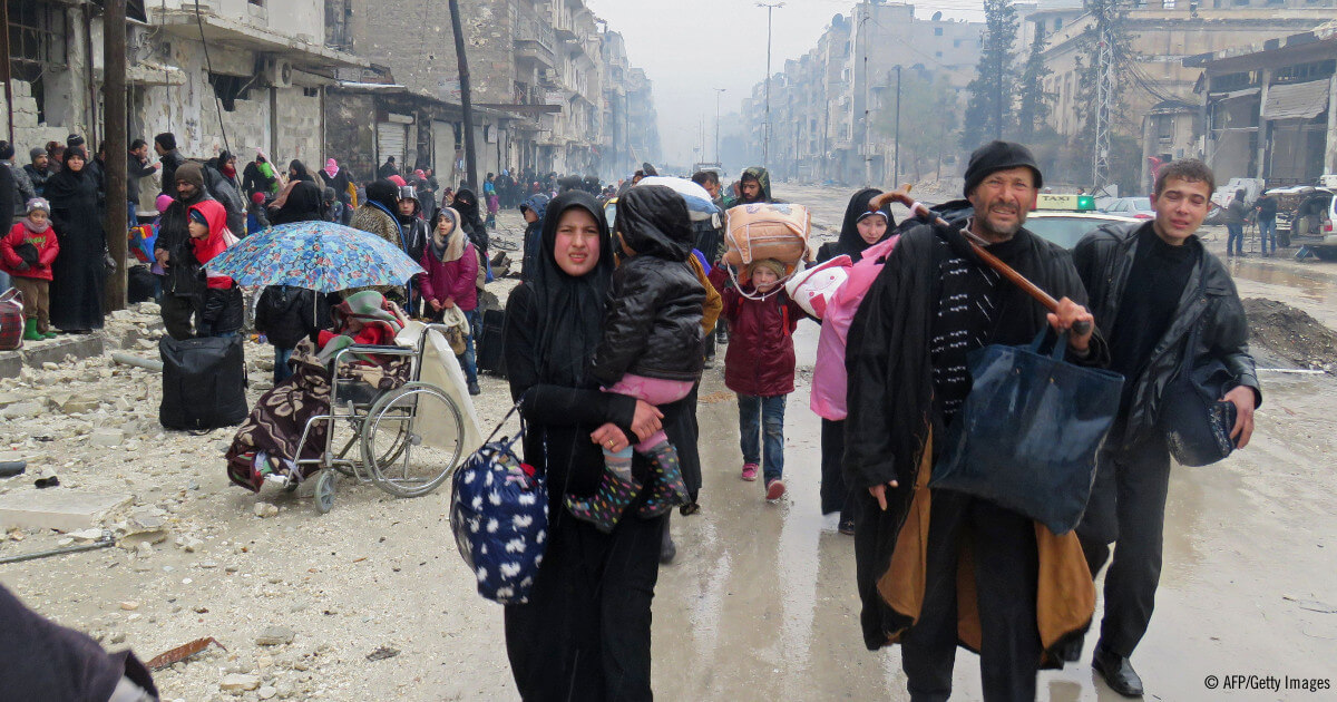 Civiles saliendo de Alepo Este