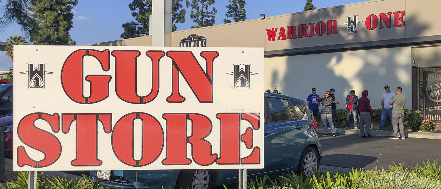 Vista general de la tienda Warrior One Guns & Ammo, viernes 27 de marzo de 2020, en Riverside, California