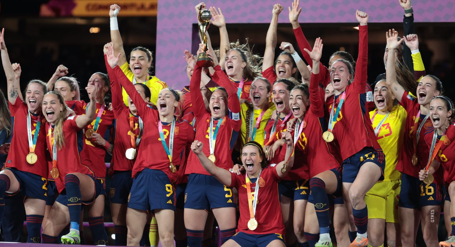 Selección Española de Fútbol Femenino celebrando su victoria