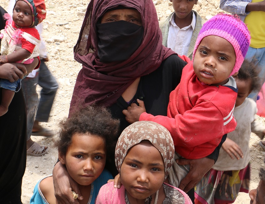 Mujeres yemeníes en un campo para personas desplazadas internamente