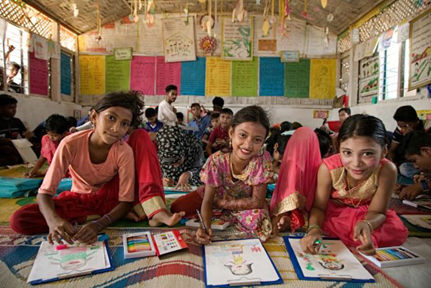  Amnistía Internacional y otras organizaciones de derechos humanos, que han hecho campaña por la educación para casi medio millón de niños y niñas rohinyás que viven en campos para personas refugiadas en Bangladesh
