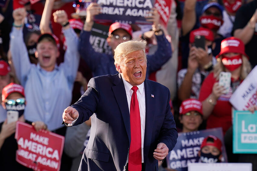 El presidente de Estados Unidos, Donald Trump, habla en un mitin en octubre de 2020