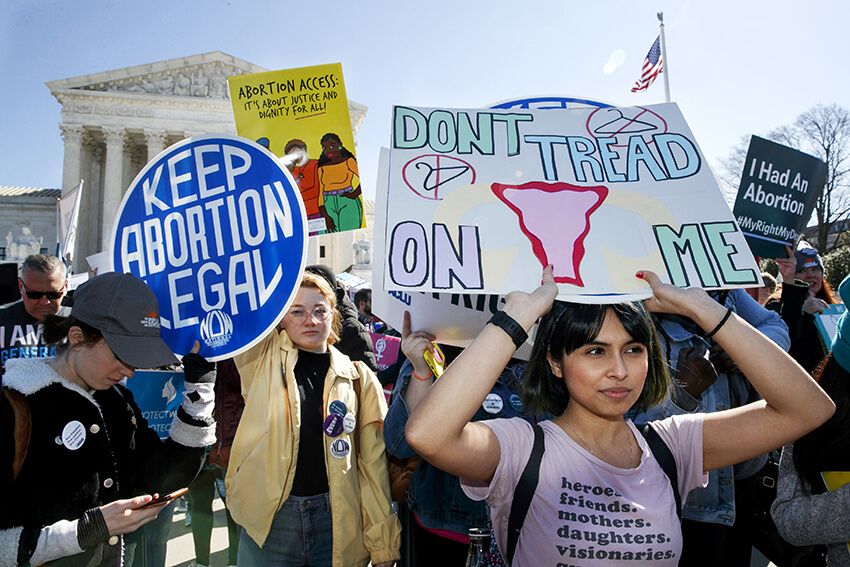 Manifestantes por el derecho al aborto, se reúnen frente a la Corte Suprema de Justicia en Washington