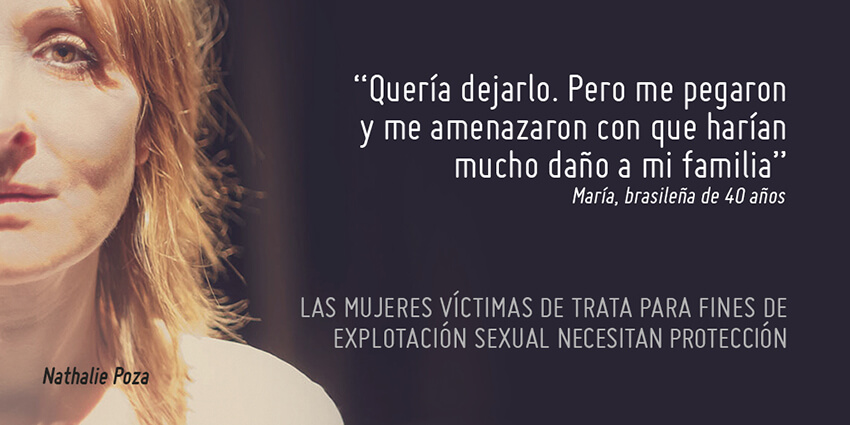 Nathalie Poza interpretando el testimonio de María, brasileña de 40 años