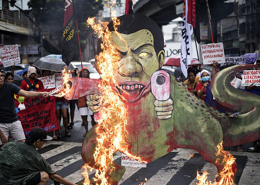 Activistas protestan contra la mortífera "guerra contra la droga" del gobierno filipino