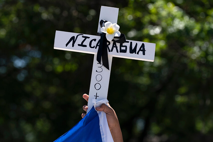 Protesta para pedir el cese de las violaciones de derechos humanos contra disidentes en Nicaragua