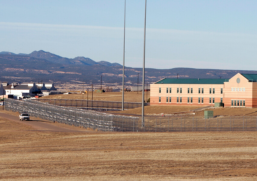 Panorámica exterior de la prisión "Supermax", en Florence, Colorado