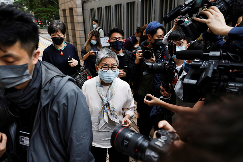 La activista prodemocracia y abogada Margaret Ng llega a los tribunales de West Kowloon en Hong Kong, China el 16 de abril de 2021.