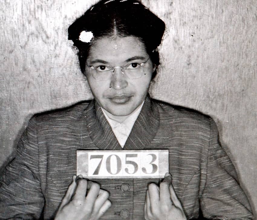 Foto de Rosa Parks arrestada por negarse a ceder su asiento