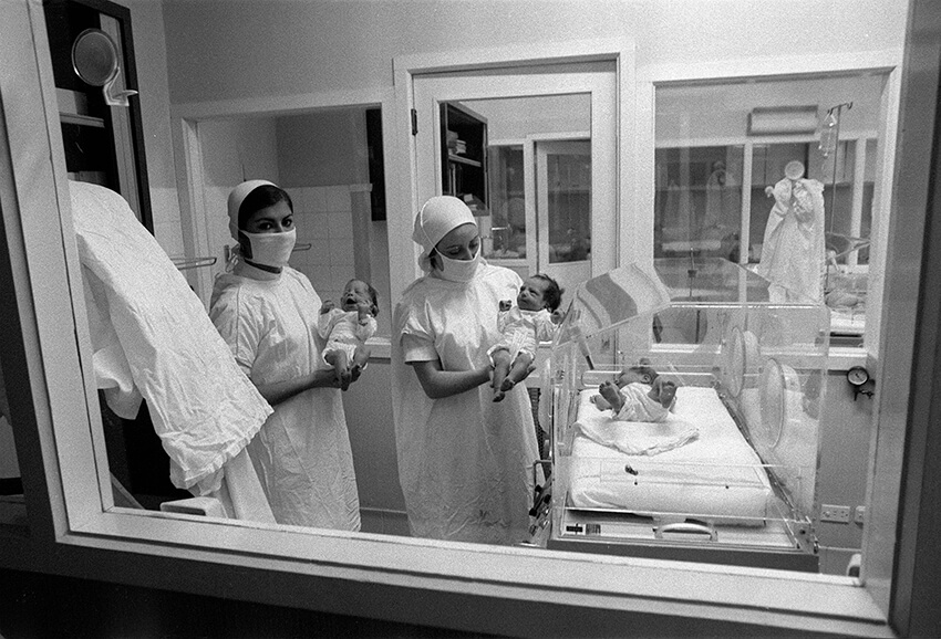 España, años 70.- Varios recién nacidos en la maternidad de un hospital