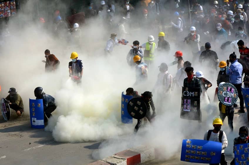 Uso de gas lacrimógeno en una protesta pacífica