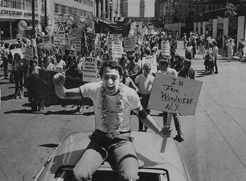 Harvey Milk en el desfile del Orgullo 