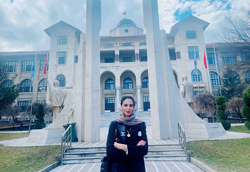 Manizha Ramizy es profesora adjunta de la universidad de Kabul y defensora de los derechos de la mujer