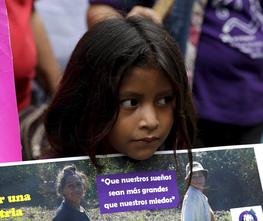 marcha para conmemorar el Día Internacional de la Eliminación de la Violencia contra la Mujer en Asunción, Paraguay
