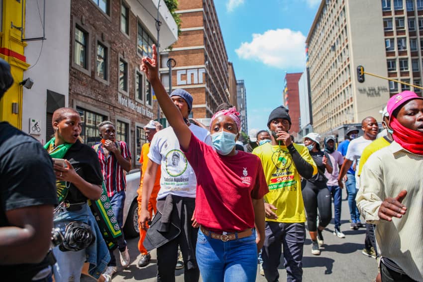 Protesta estudiantil celebrada en Johannesburgo, Sudáfrica. Amnistía Internacional defiende en su informe anual que el derecho a la protesta es un derecho humano