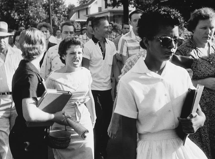 Elizabeth Eckford, una de los Nueve de Little Rock, contribuyó con su gesta a luchar contra la segregación en las escuelas de Estados Unidos