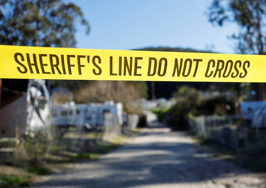 Cinta policial que bloquea una escena del crimen tras un tiroteo masivo en dos localidades de Half Moon Bay, California. Violencia armada en Estados Unidos