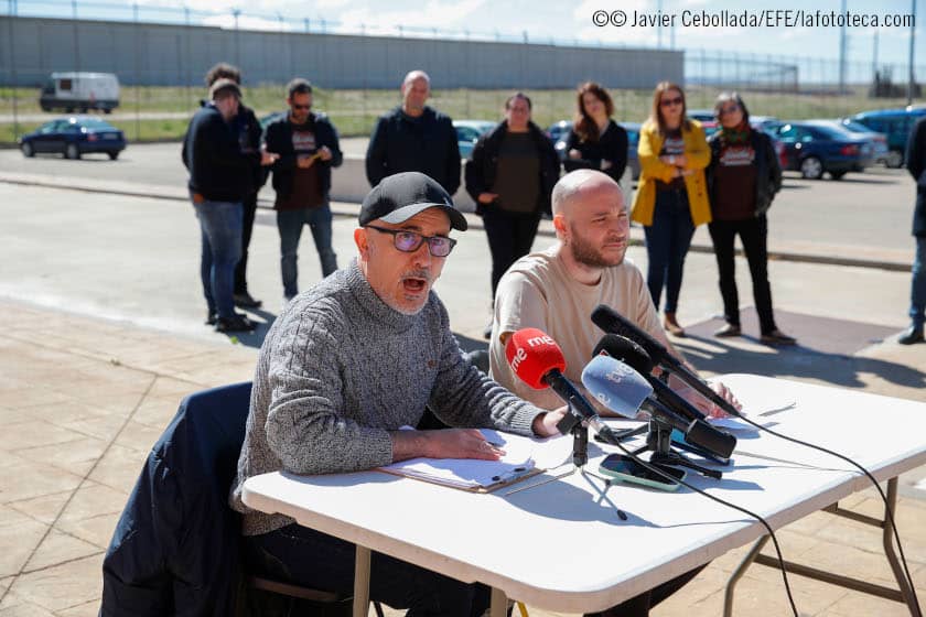 El padre de Javitxuc y un portavoz de la plataforma "Libertad 6 de Zaragoza" dan una rueda de prensa
