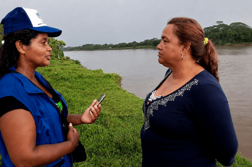 Jani Silva, defensora de la Amazonía colombiana, en una zona de la Perla Amazónica, liderando la lucha por la protección de la tierra y las comunidades campesinas.