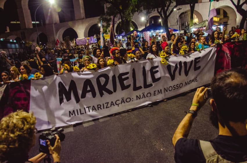 Manifestación en Río de Janeiro reclamando justicia por el asesinato de la defensora de derechos humanos Marielle Franco.
