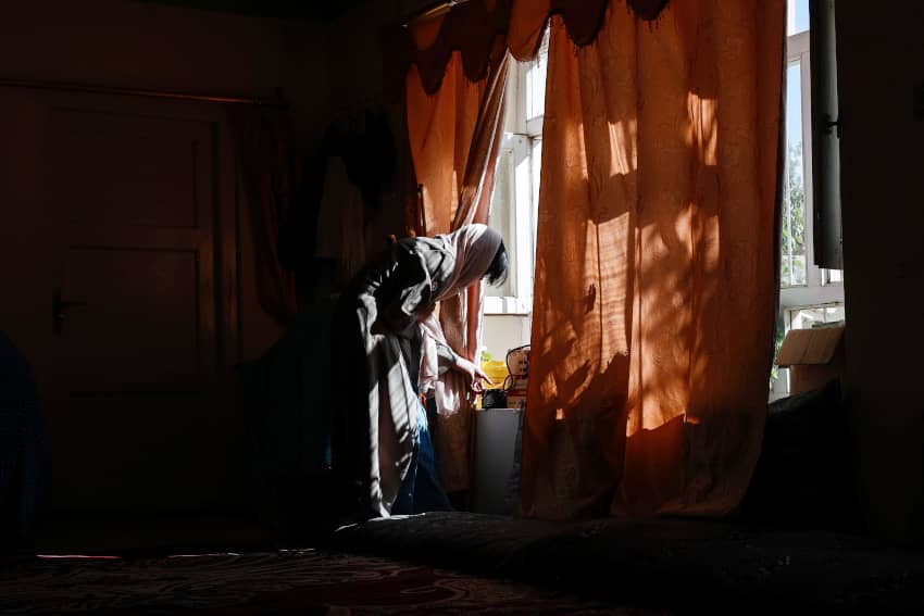 Una joven afgana en su casa en Bamiyán, Afganistán
