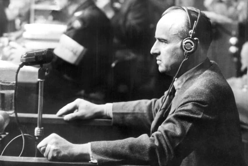 Hans Frank declarando ante el Tribunal Militar Internacional en los Juicios de Núremberg