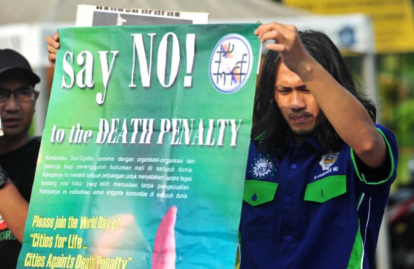Protesta contra la pena de muerte en Indonesia con cartel “Say No to the Death Penalty”