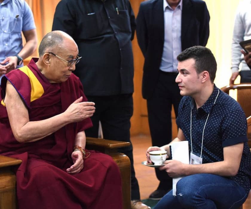 Mahmoud Khalil con el Dalai Lama