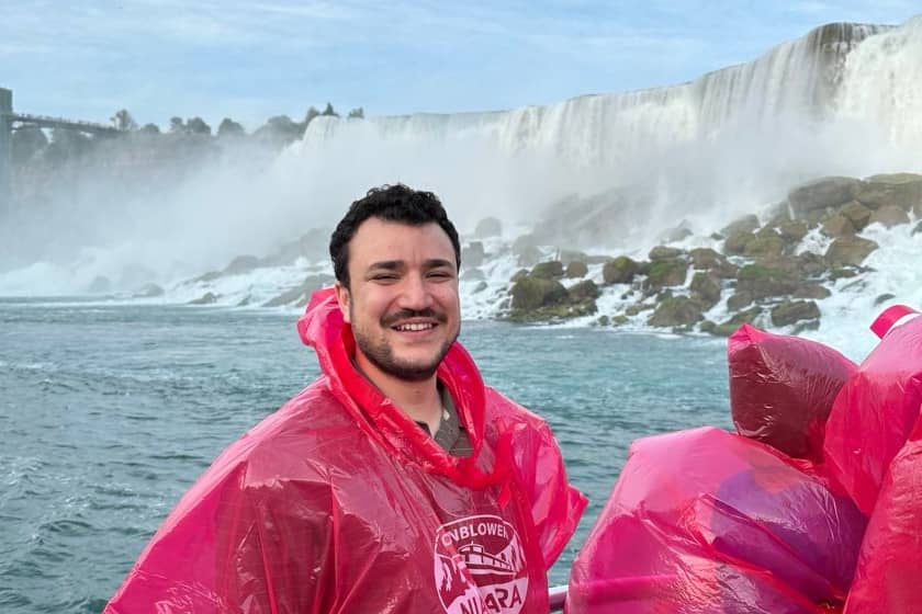 Mahmoud Khalil en las cataratas de Niagara